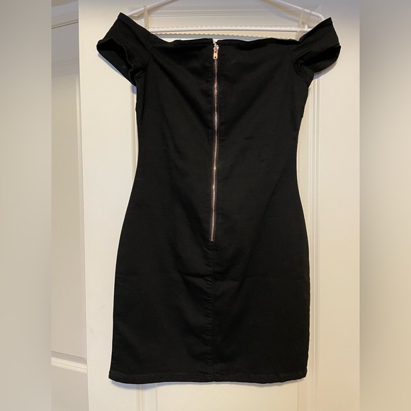 Guess black off the shoulder dress - Picture 2 of 2